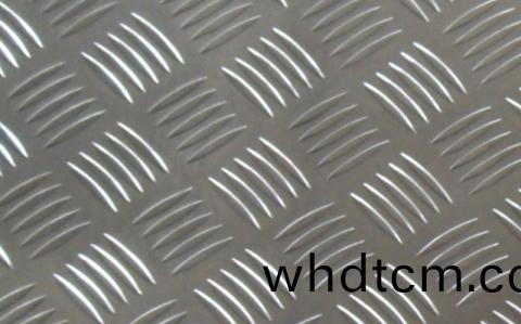 五條筋蘤(hua)紋(wen)鋁闆(ban)